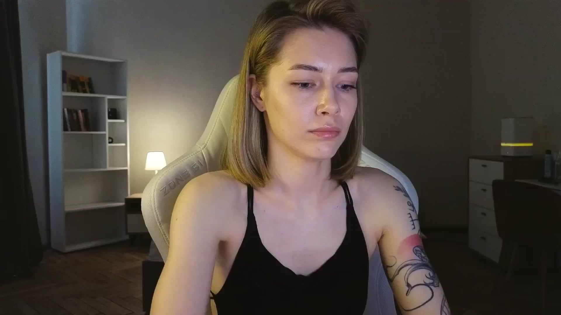 Gallery image thumbnail from KeepSpark's myfreecams stream on, 05/04/2025, 09:54 image 12 of 20