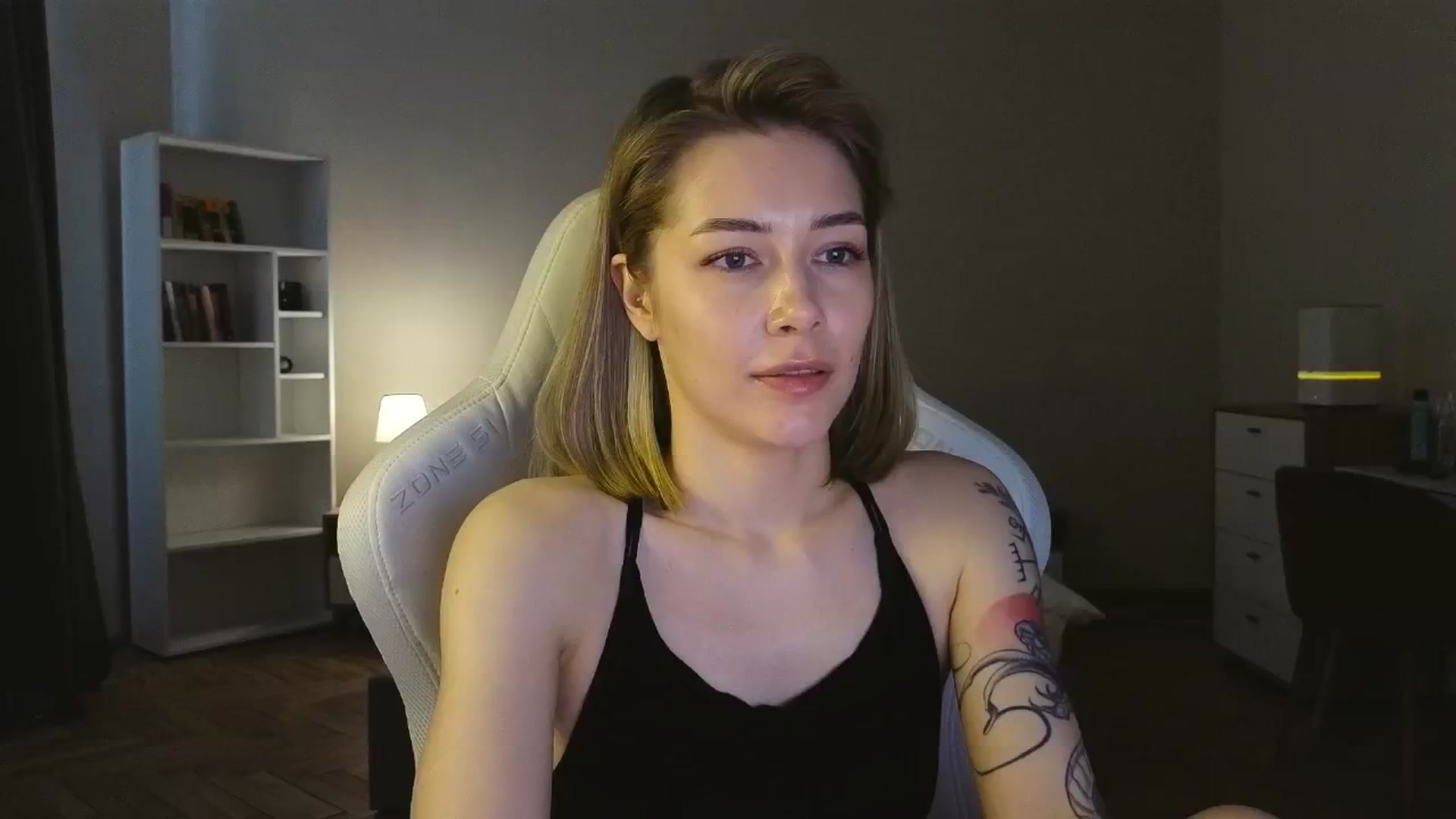 Gallery image thumbnail from KeepSpark's myfreecams stream on, 05/04/2025, 09:54 image 20 of 20