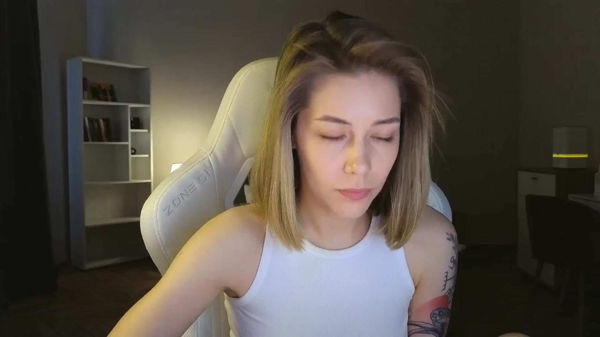 Gallery image thumbnail from KeepSpark's myfreecams stream on, 05/05/2025, 05:17 image 5 of 20