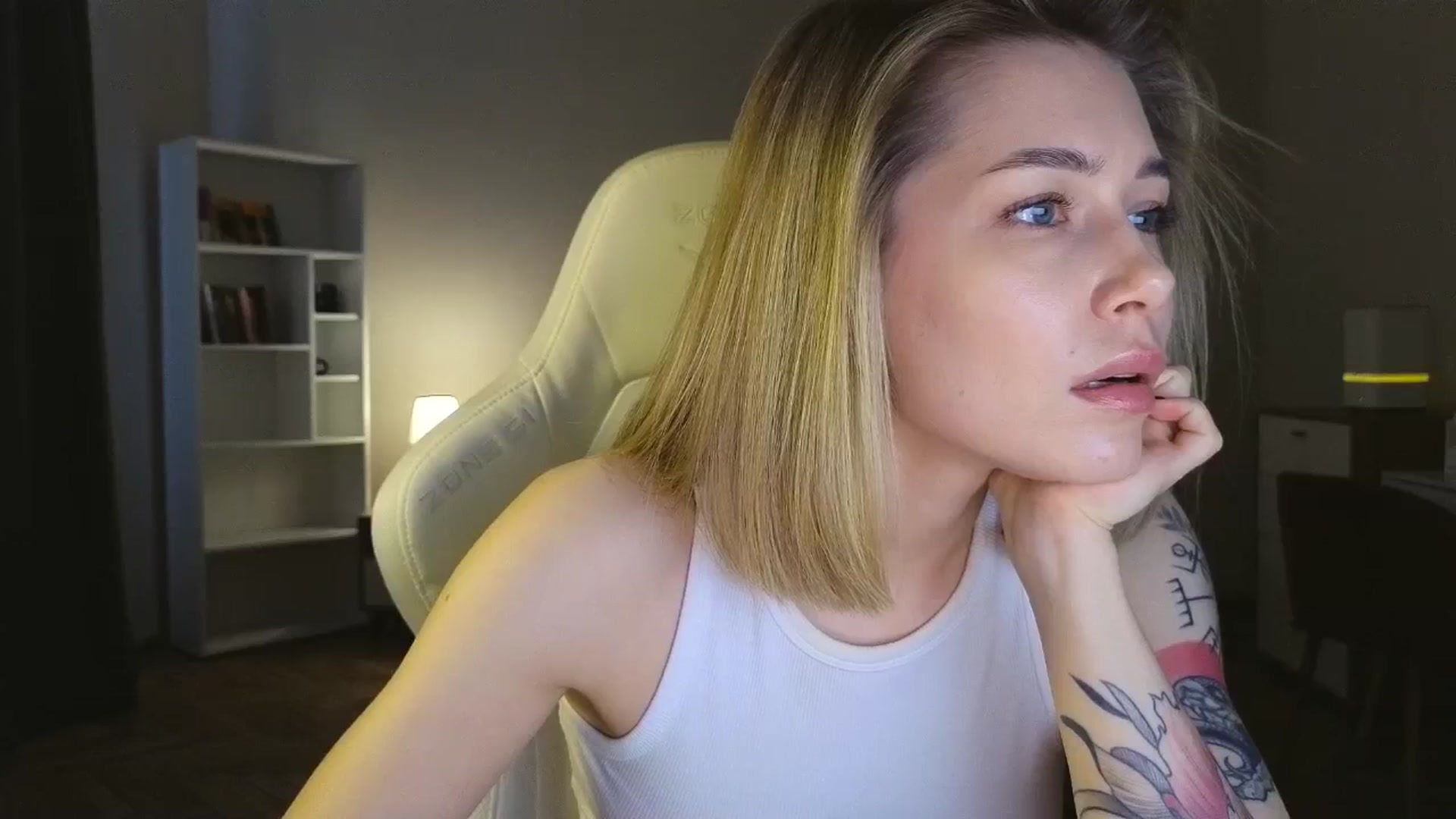 Gallery image thumbnail from KeepSpark's myfreecams stream on, 05/05/2025, 05:17 image 18 of 20