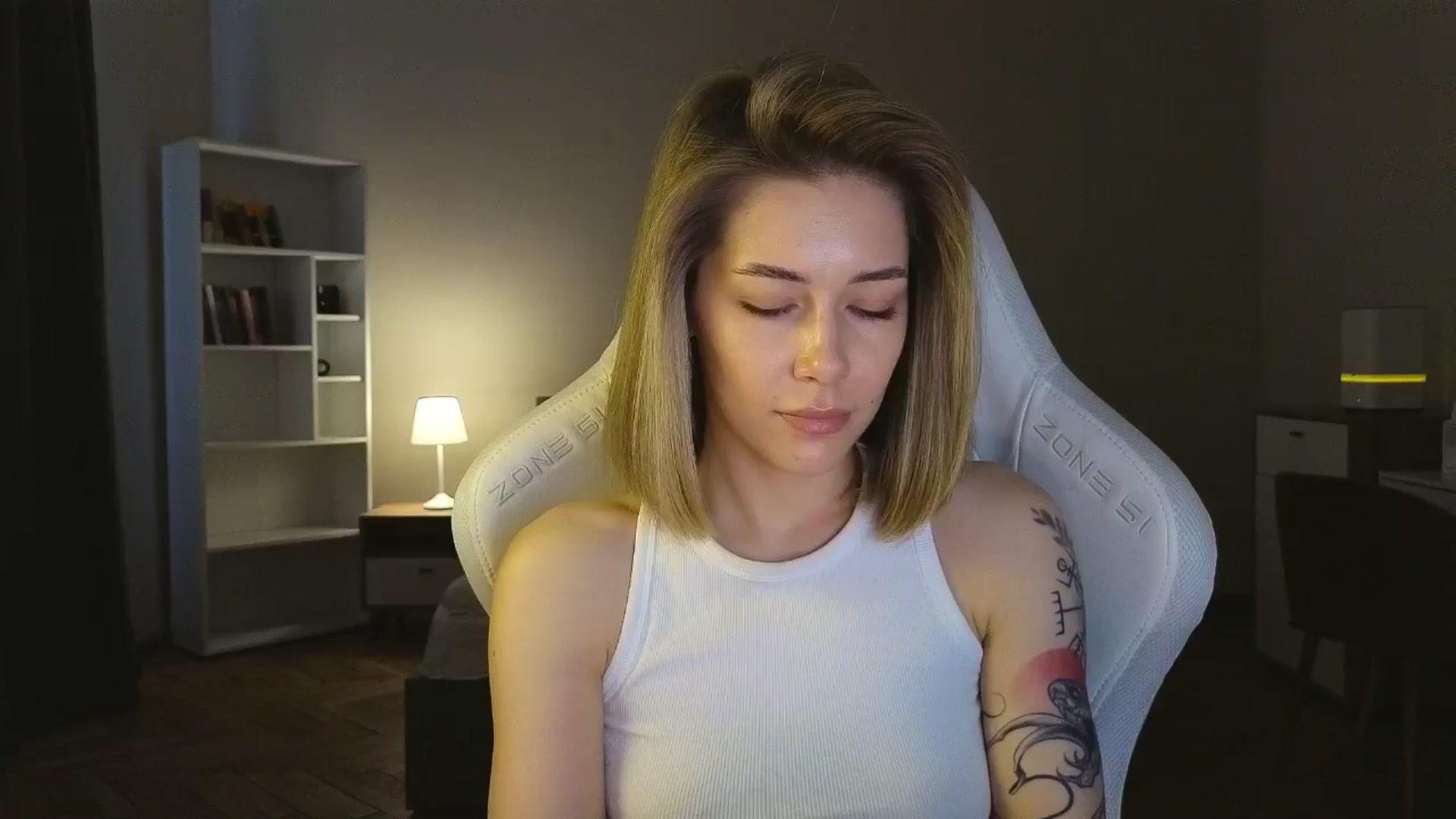Gallery image thumbnail from KeepSpark's myfreecams stream on, 05/05/2025, 05:17 image 16 of 20