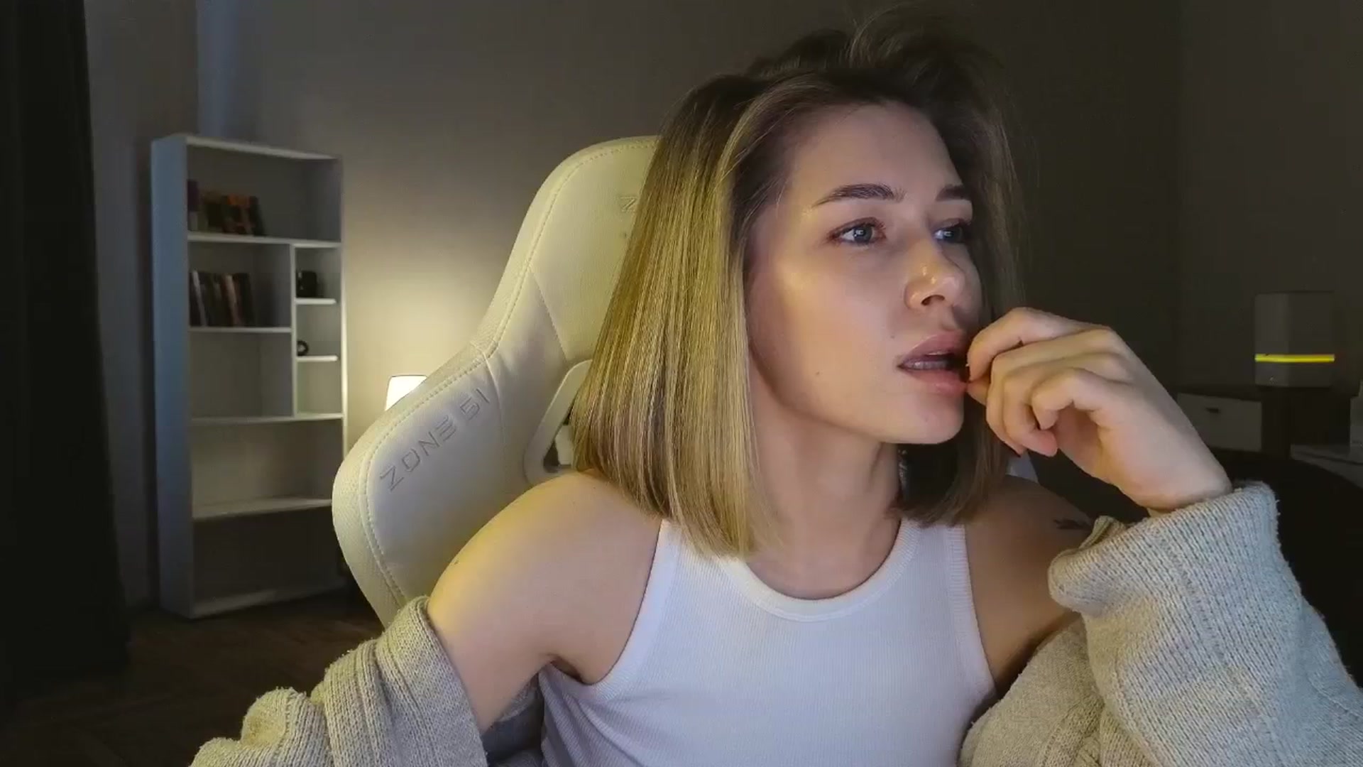 Gallery image thumbnail from KeepSpark's myfreecams stream on, 05/05/2025, 06:12 image 7 of 20