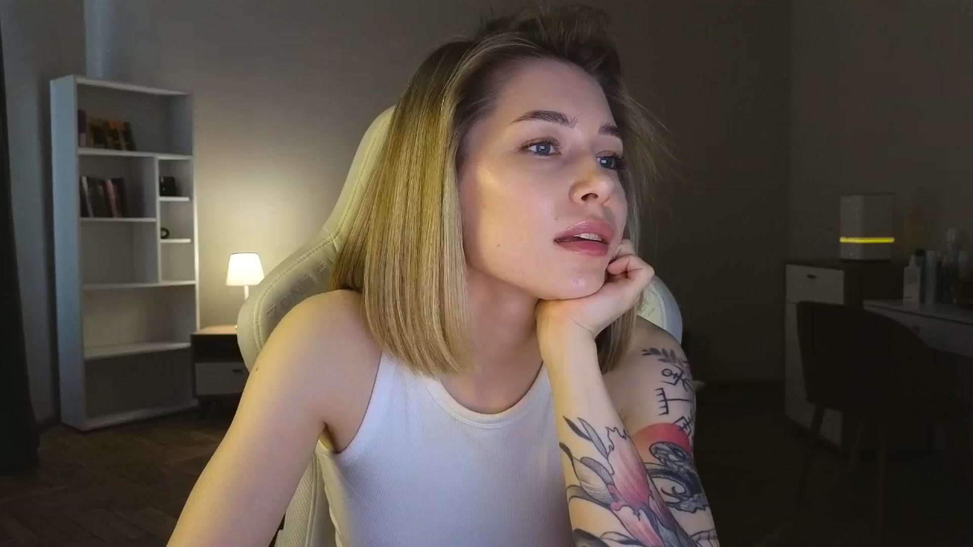 Gallery image thumbnail from KeepSpark's myfreecams stream on, 05/05/2025, 07:08 image 15 of 20