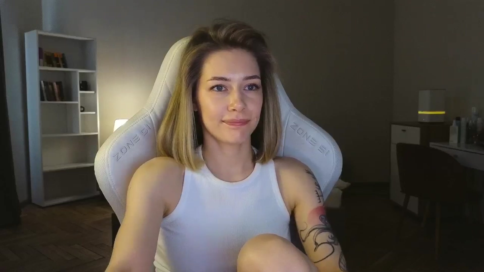 Gallery image thumbnail from KeepSpark's myfreecams stream on, 05/05/2025, 08:11 image 8 of 20