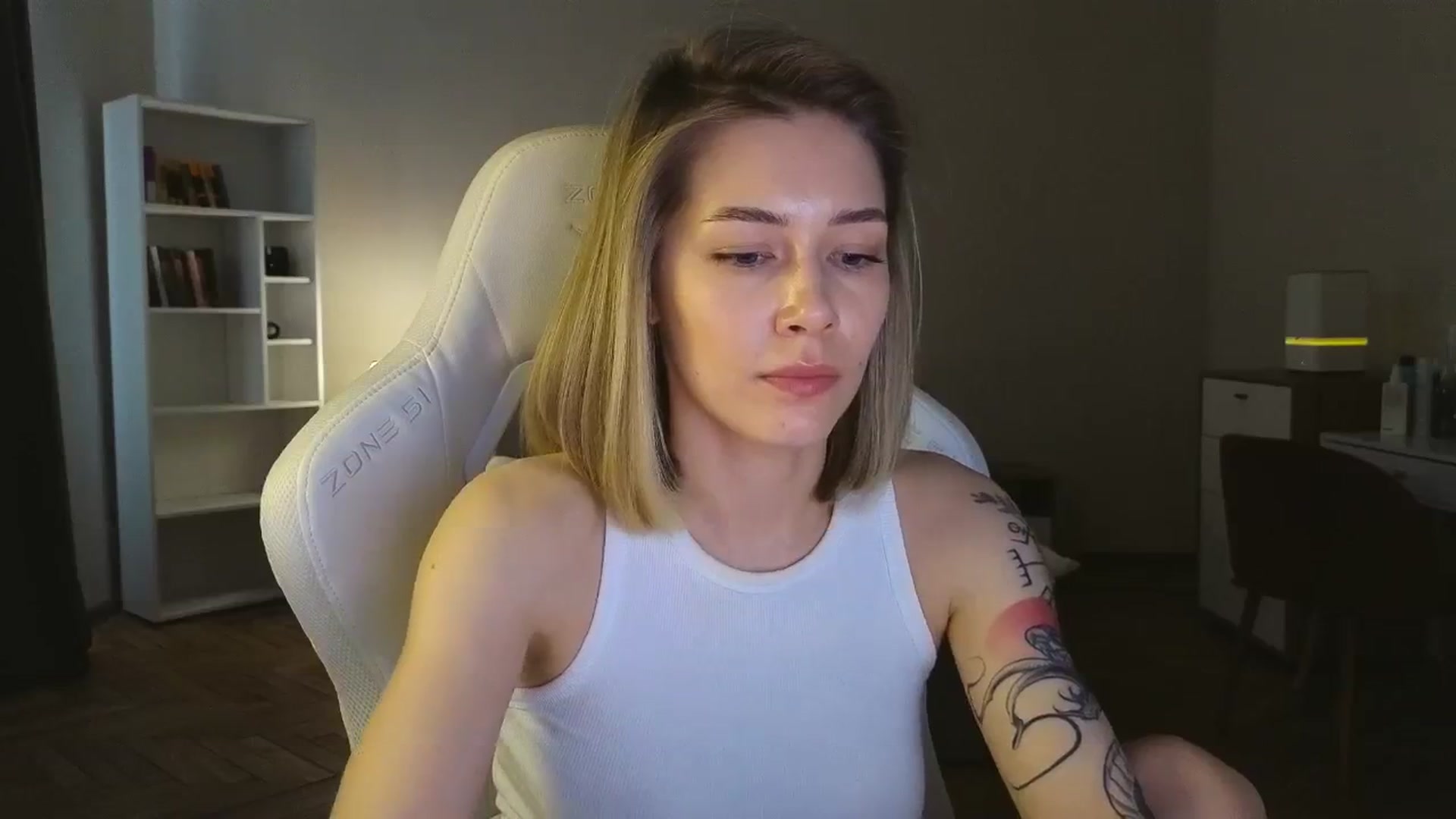 Gallery image thumbnail from KeepSpark's myfreecams stream on, 05/05/2025, 11:57 image 15 of 20