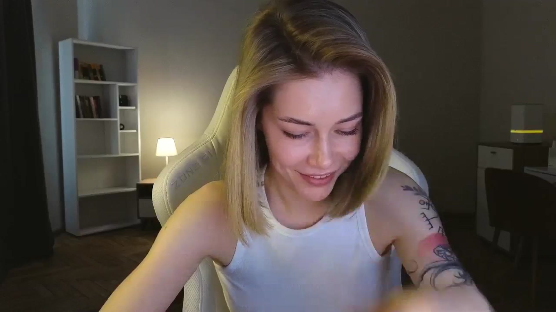 Gallery image thumbnail from KeepSpark's myfreecams stream on, 05/05/2025, 11:57 image 20 of 20