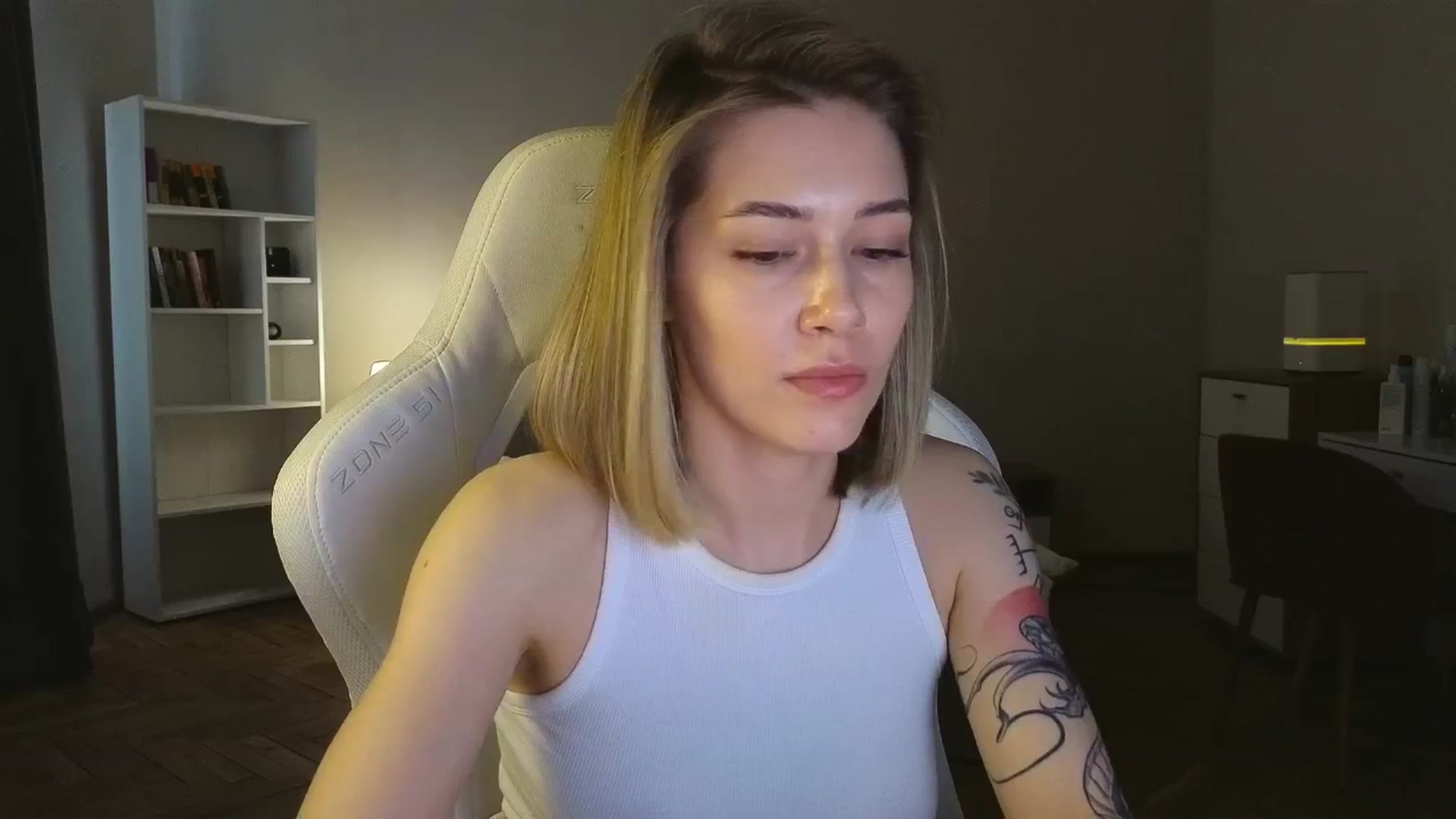 Gallery image thumbnail from KeepSpark's myfreecams stream on, 05/05/2025, 11:57 image 10 of 20