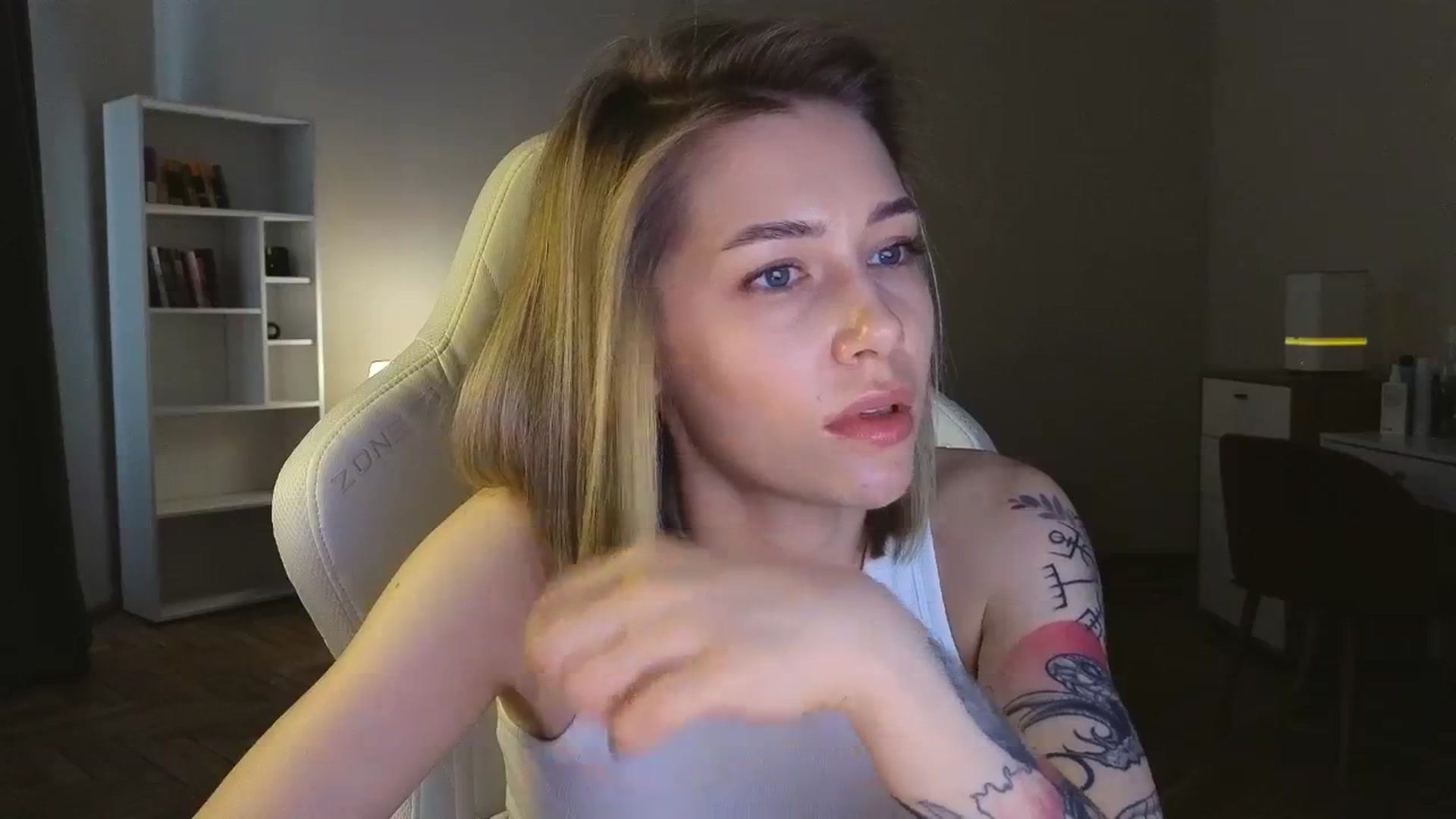 Gallery image thumbnail from KeepSpark's myfreecams stream on, 05/05/2025, 11:57 image 11 of 20