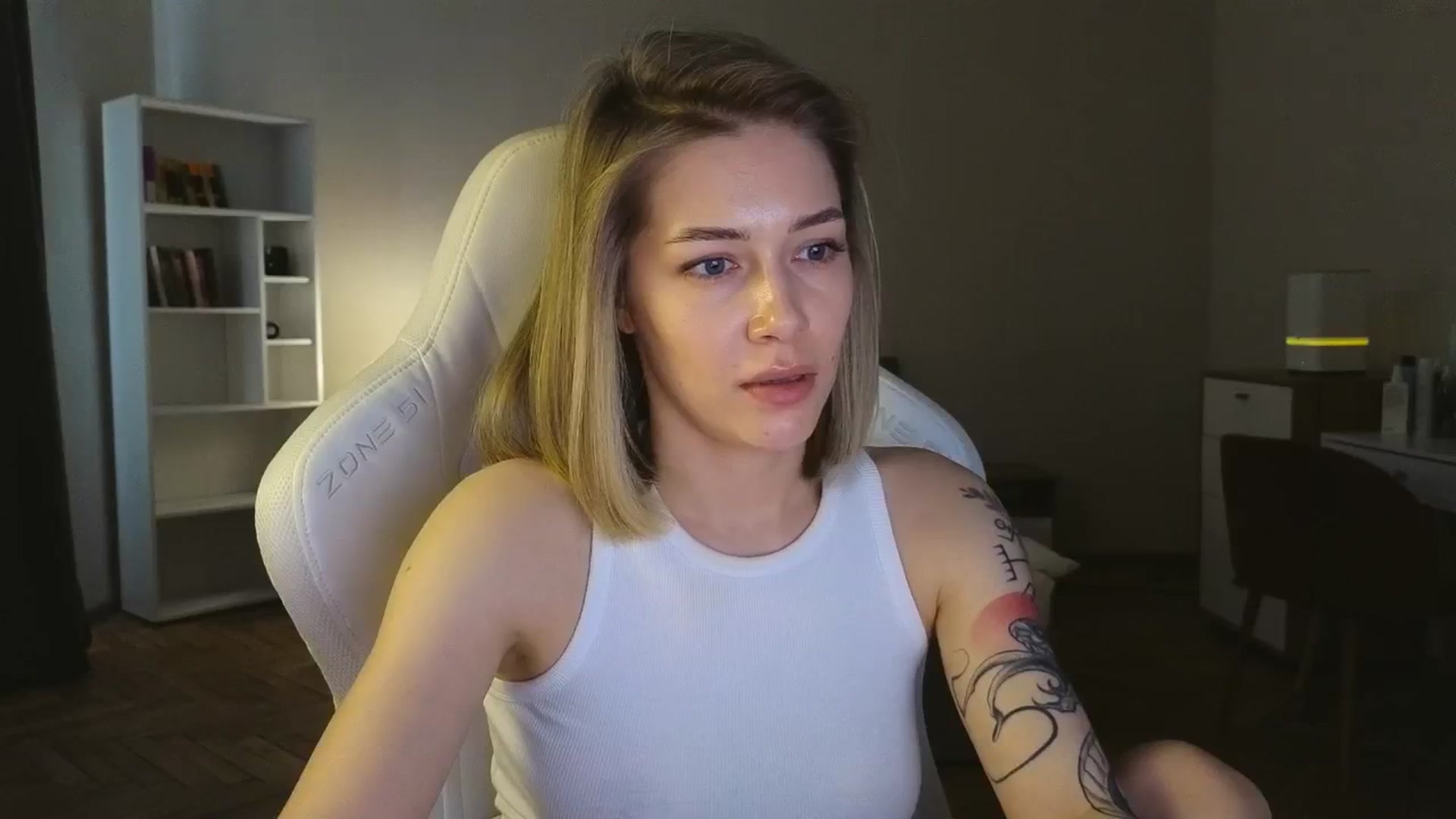 Gallery image thumbnail from KeepSpark's myfreecams stream on, 05/05/2025, 11:57 image 17 of 20