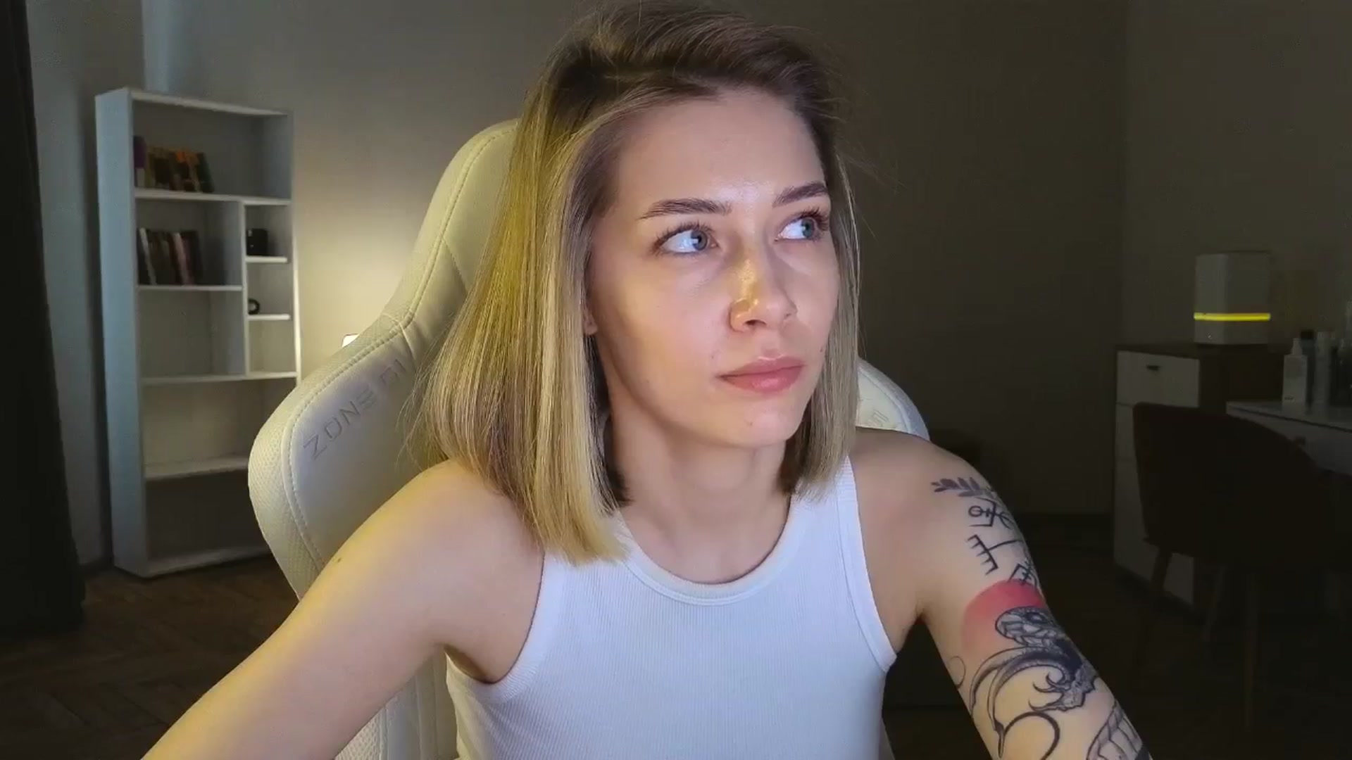 Gallery image thumbnail from KeepSpark's myfreecams stream on, 05/05/2025, 11:57 image 14 of 20