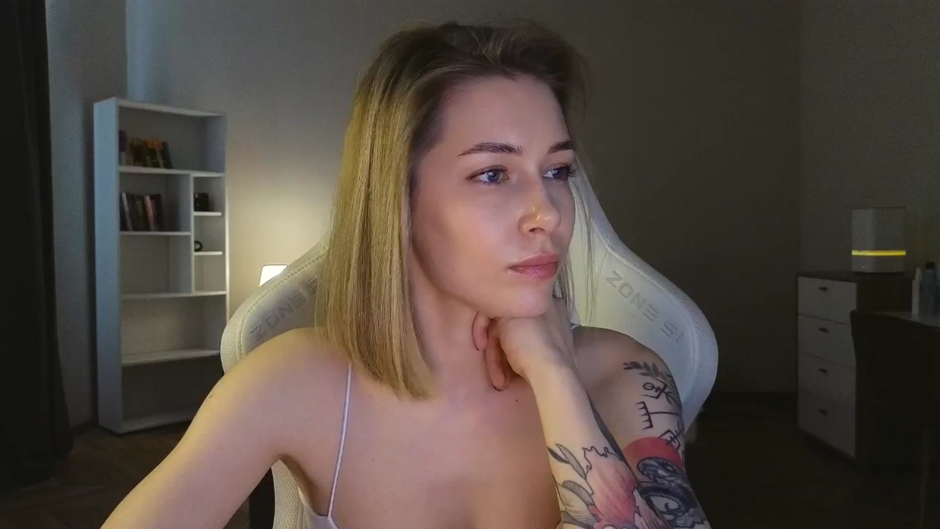 Gallery image thumbnail from KeepSpark's myfreecams stream on, 05/10/2025, 09:53 image 14 of 20