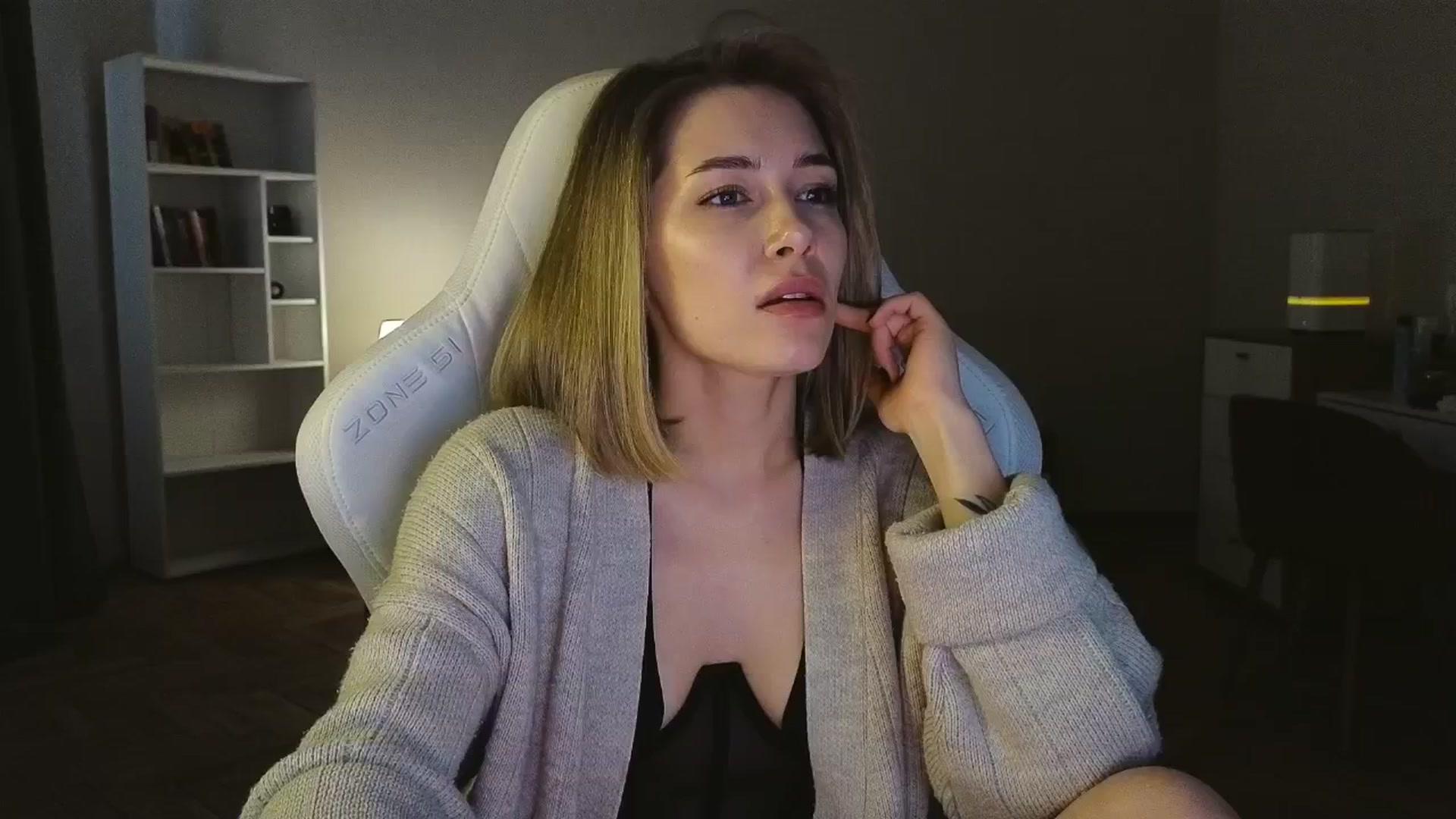 Gallery image thumbnail from KeepSpark's myfreecams stream on, 05/11/2025, 08:28 image 6 of 20
