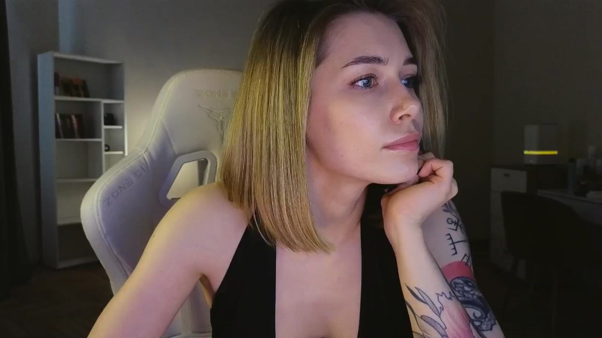 Gallery image thumbnail from KeepSpark's myfreecams stream on, 05/11/2025, 09:29 image 16 of 20