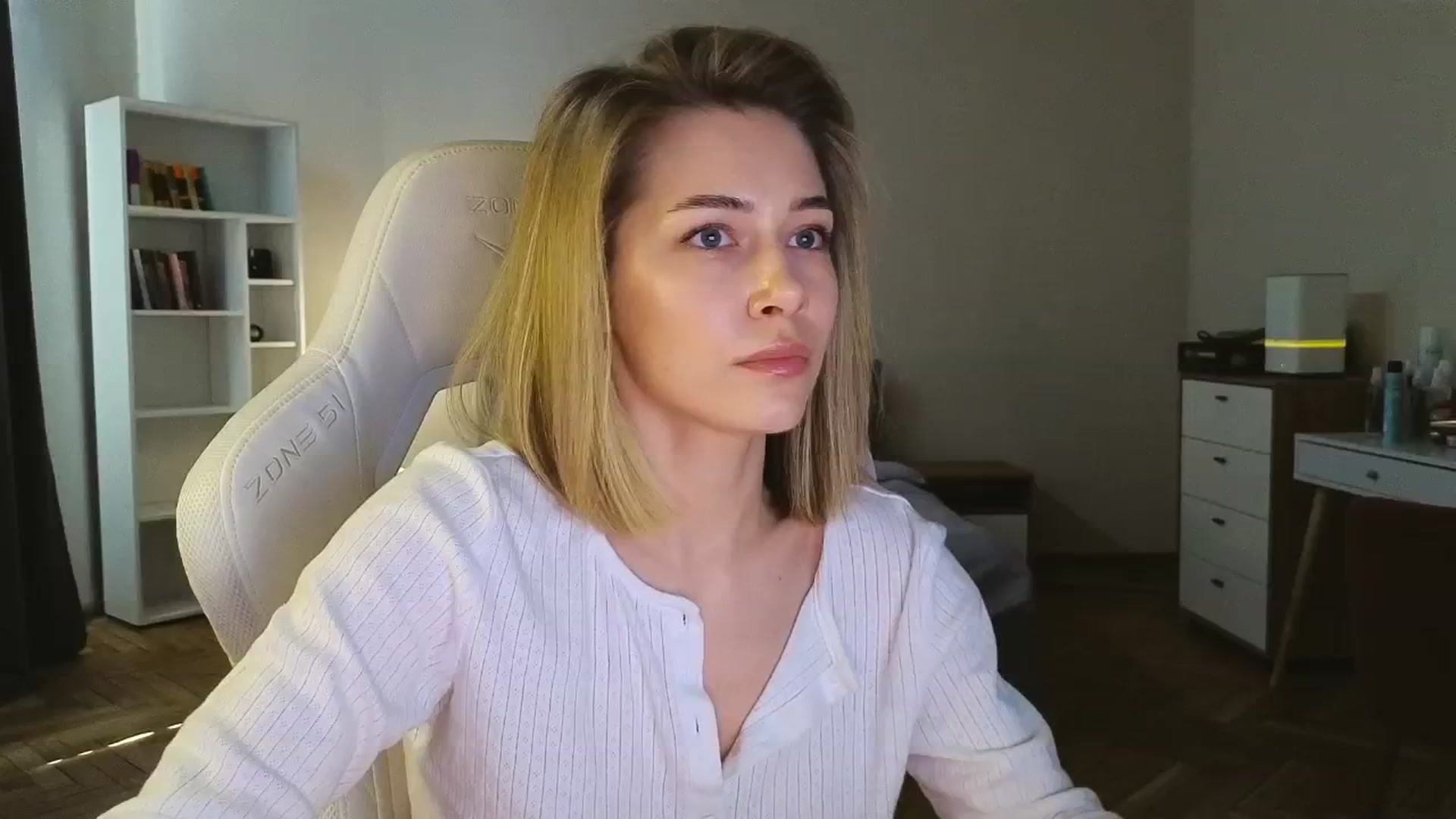 Gallery image thumbnail from KeepSpark's myfreecams stream on, 05/12/2025, 11:28 image 14 of 20