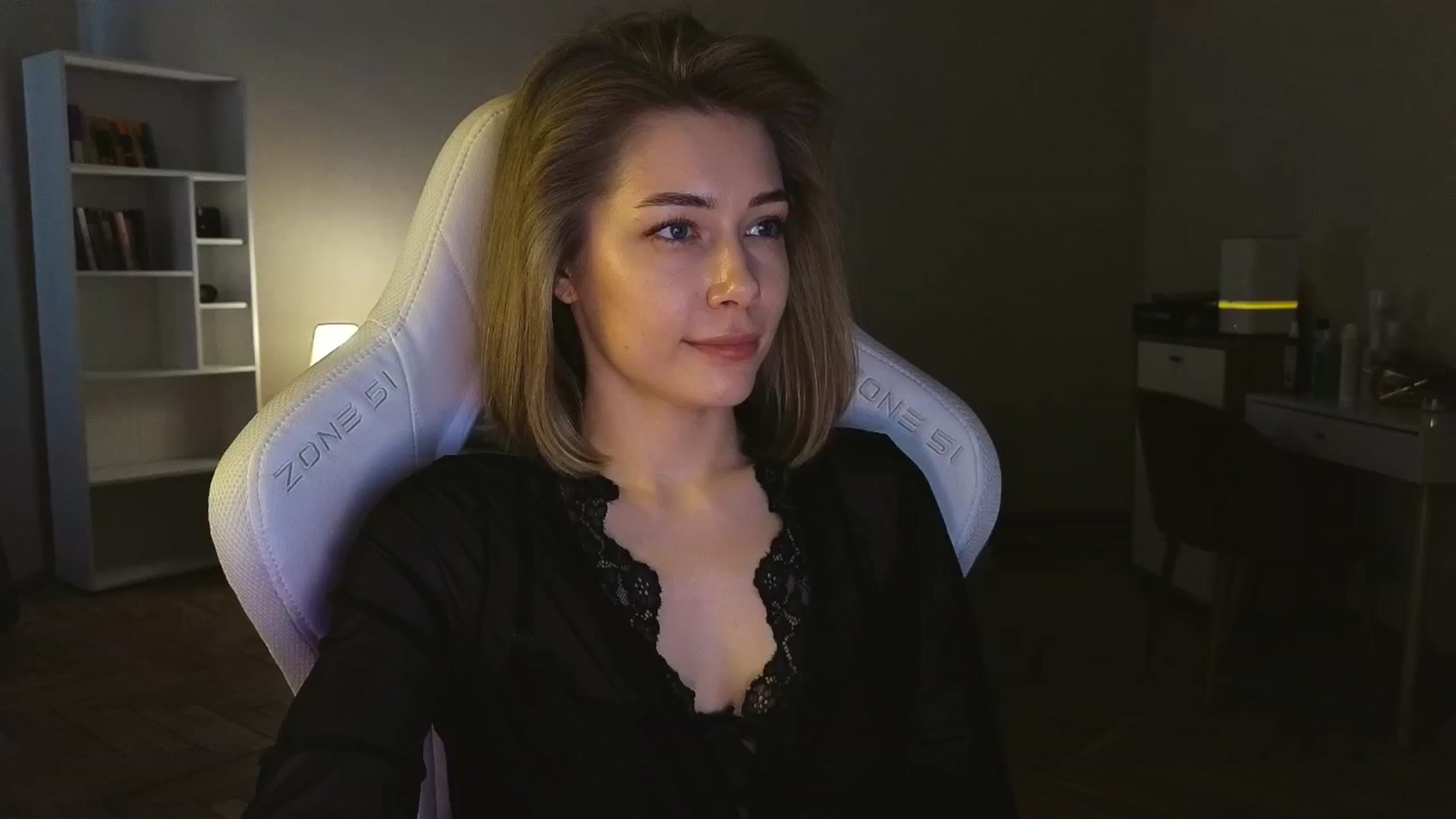 Gallery image thumbnail from KeepSpark's myfreecams stream on, 05/15/2025, 07:08 image 10 of 20
