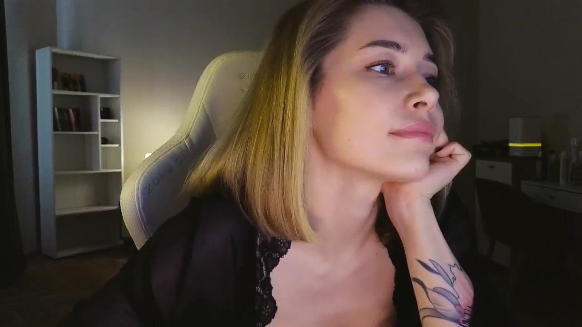 Gallery image thumbnail from KeepSpark's myfreecams stream on, 05/15/2025, 09:28 image 2 of 20