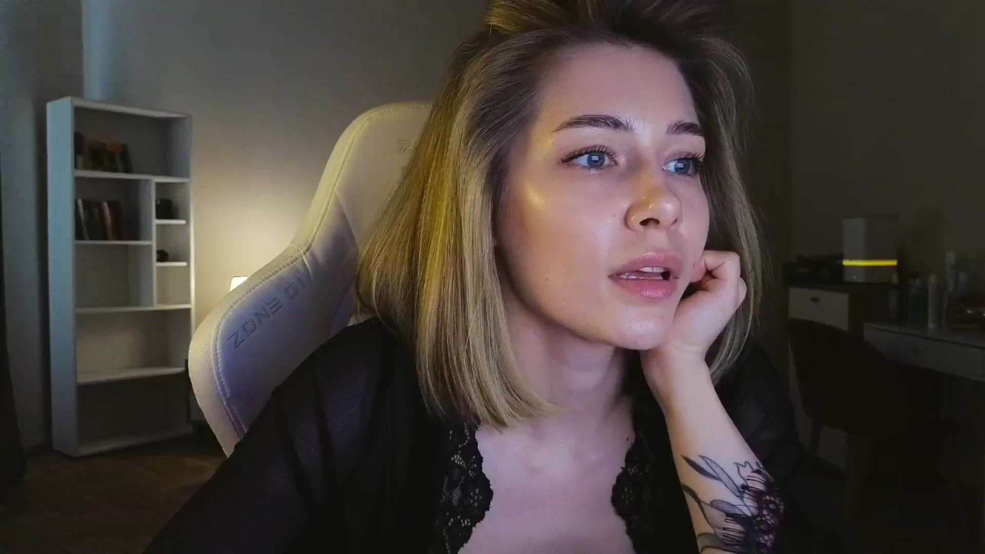 Gallery image thumbnail from KeepSpark's myfreecams stream on, 05/15/2025, 09:50 image 6 of 20