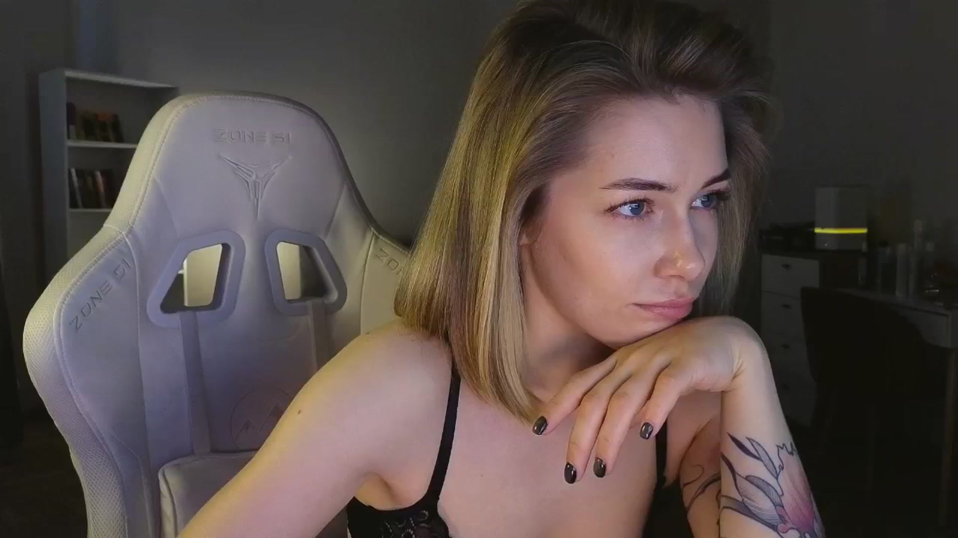 Gallery image thumbnail from KeepSpark's myfreecams stream on, 05/16/2025, 06:32 image 20 of 20