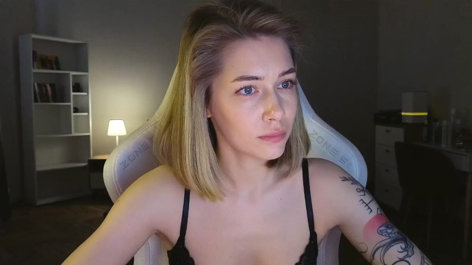 Gallery image thumbnail from KeepSpark's myfreecams stream on, 05/16/2025, 06:32 image 6 of 20