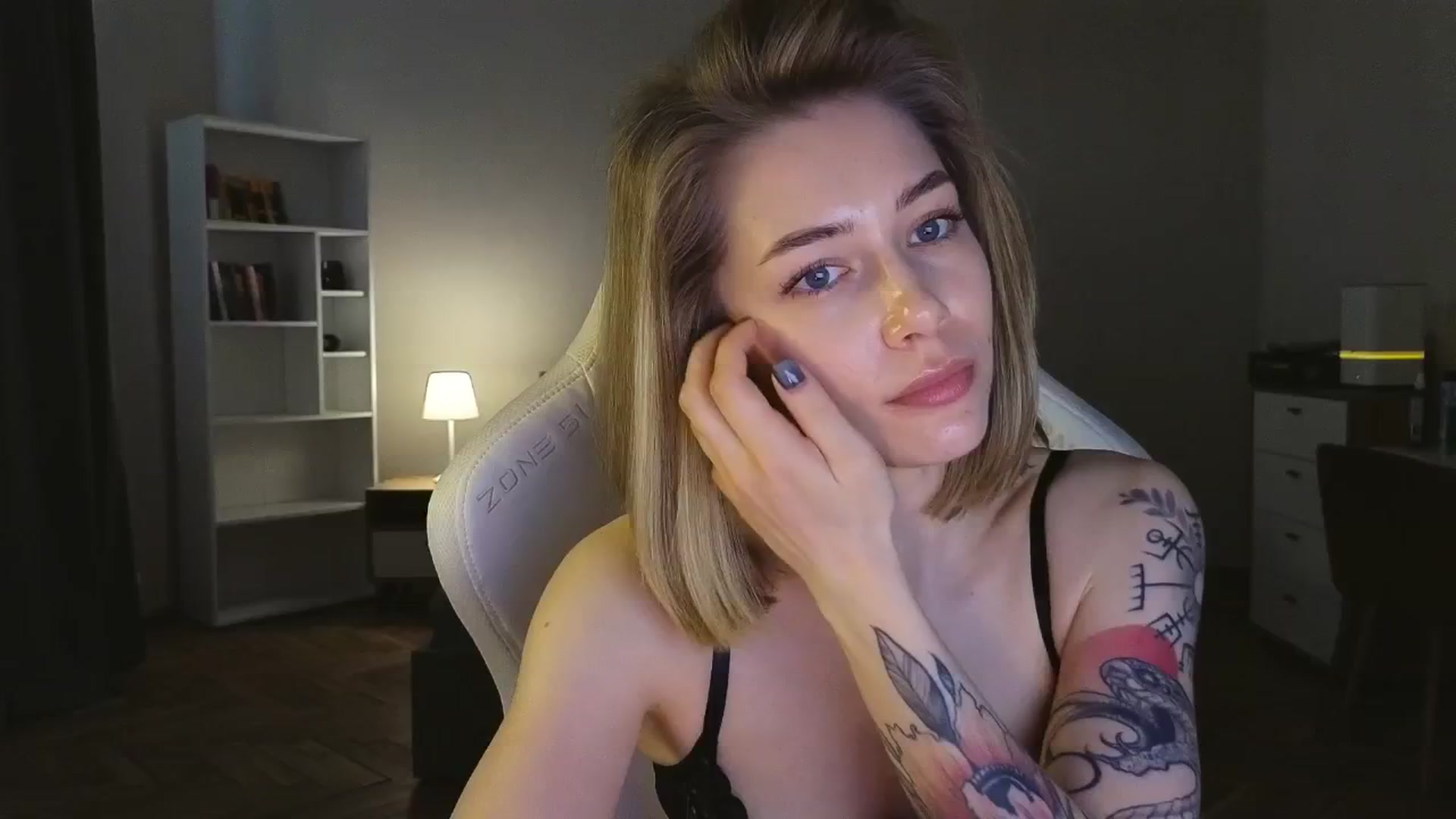 Gallery image thumbnail from KeepSpark's myfreecams stream on, 05/16/2025, 09:18 image 15 of 20