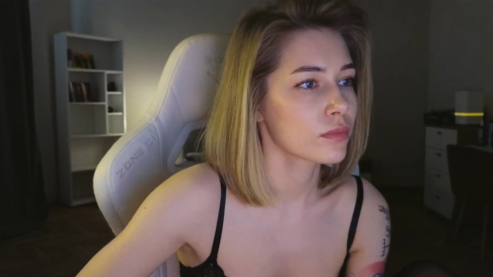 Gallery image thumbnail from KeepSpark's myfreecams stream on, 05/16/2025, 09:18 image 6 of 20