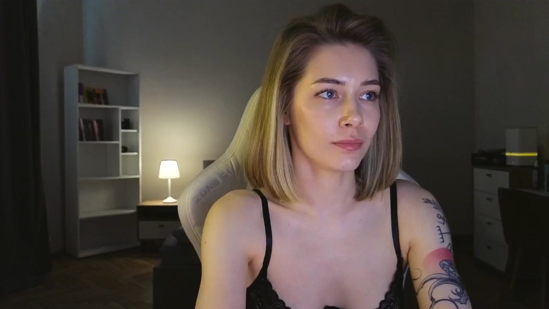 Gallery image thumbnail from KeepSpark's myfreecams stream on, 05/16/2025, 09:18 image 13 of 20