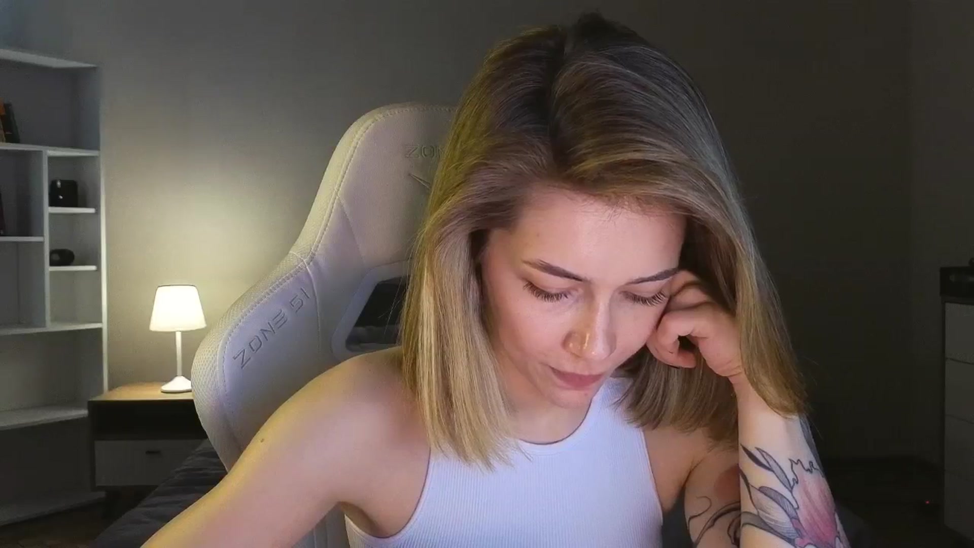 Gallery image thumbnail from KeepSpark's myfreecams stream on, 05/17/2025, 07:14 image 5 of 20