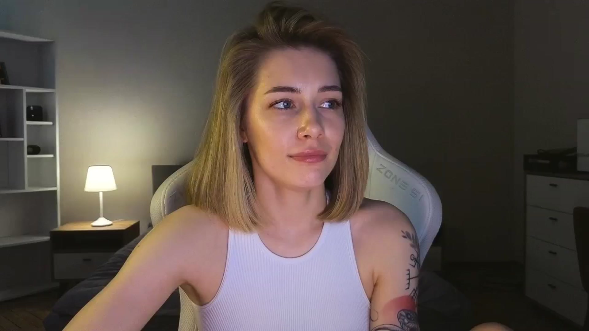 Gallery image thumbnail from KeepSpark's myfreecams stream on, 05/17/2025, 09:08 image 18 of 20