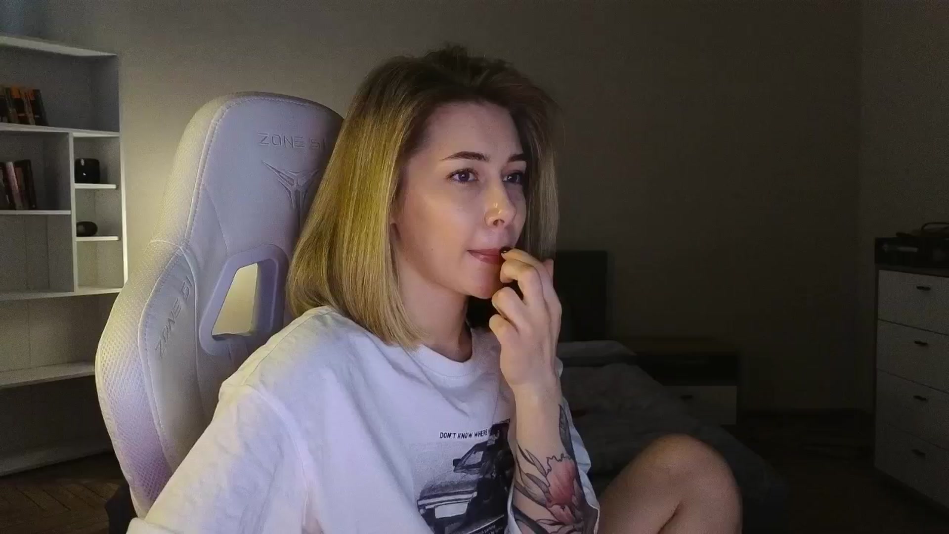 Gallery image thumbnail from KeepSpark's myfreecams stream on, 05/19/2025, 07:40 image 8 of 20