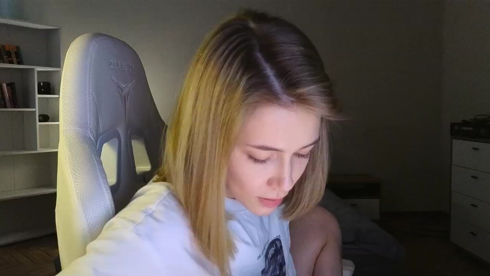 Gallery image thumbnail from KeepSpark's myfreecams stream on, 05/19/2025, 09:30 image 14 of 20