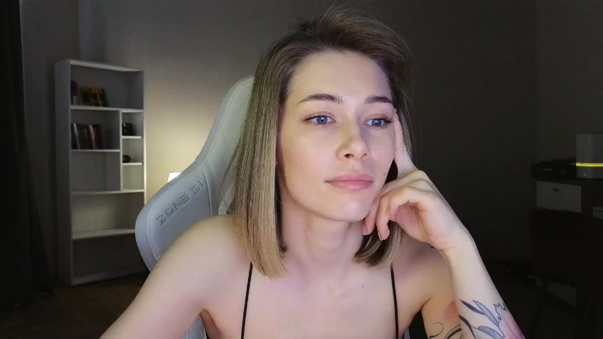 Gallery image thumbnail from KeepSpark's myfreecams stream on, 05/24/2025, 09:14 image 19 of 20