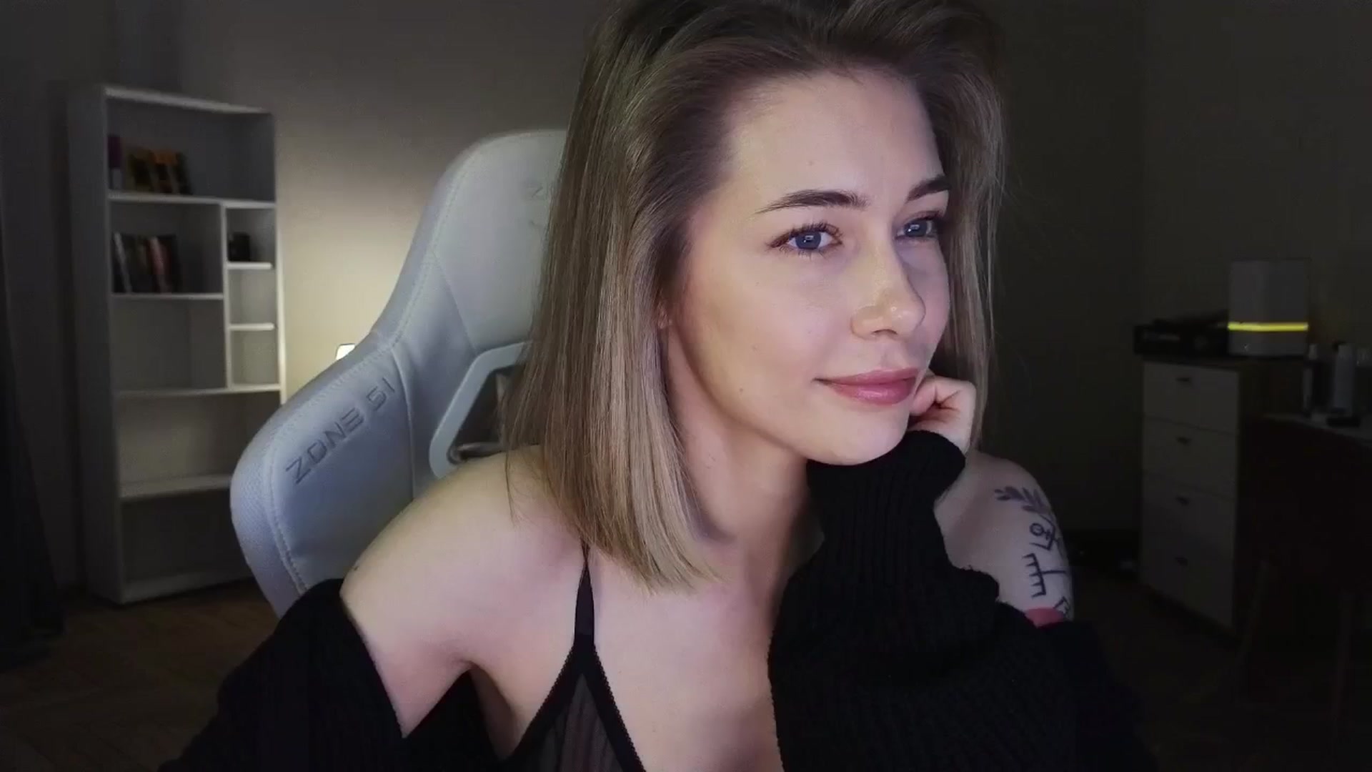 Gallery image thumbnail from KeepSpark's myfreecams stream on, 05/26/2025, 05:19 image 4 of 20