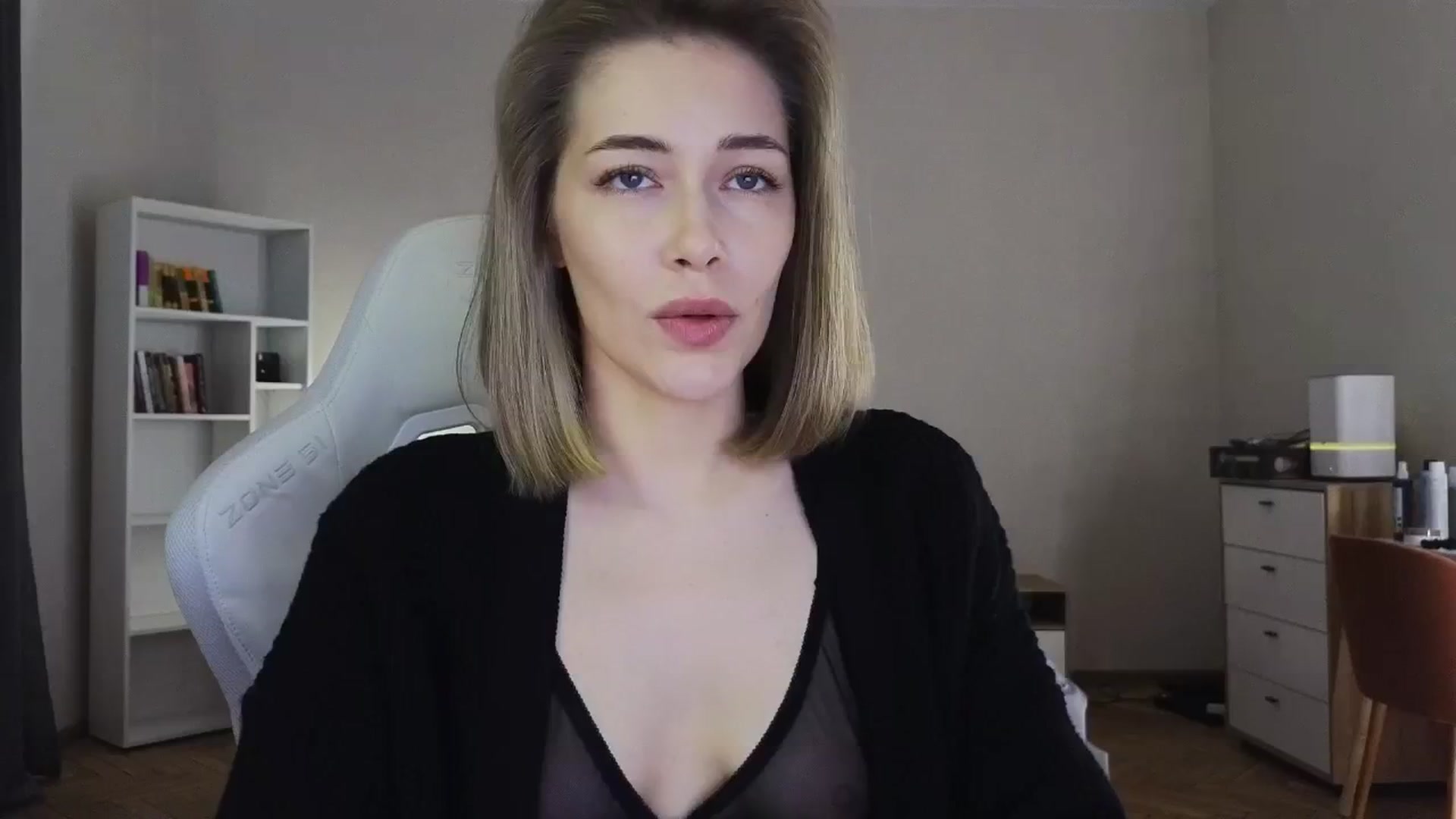 Gallery image thumbnail from KeepSpark's myfreecams stream on, 05/26/2025, 05:19 image 18 of 20