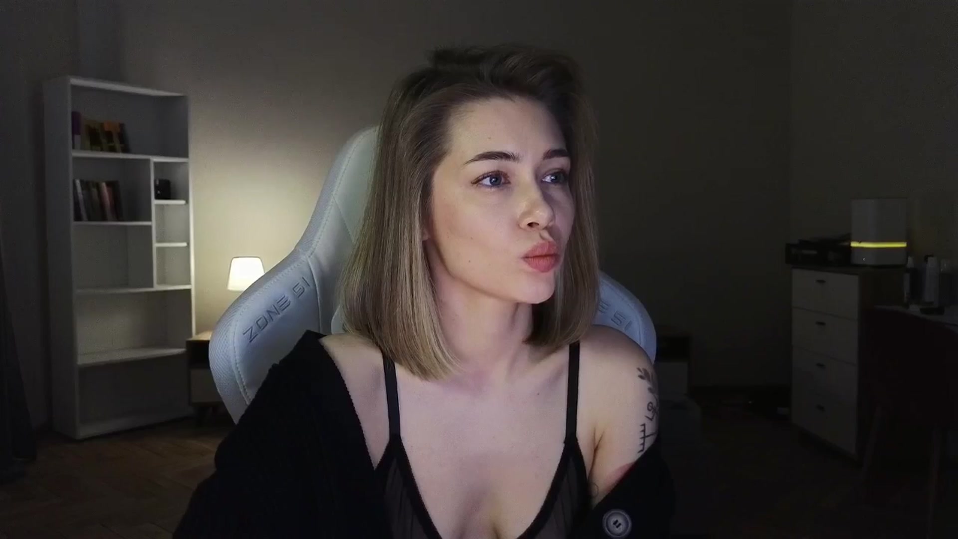 Gallery image thumbnail from KeepSpark's myfreecams stream on, 05/26/2025, 07:55 image 14 of 20