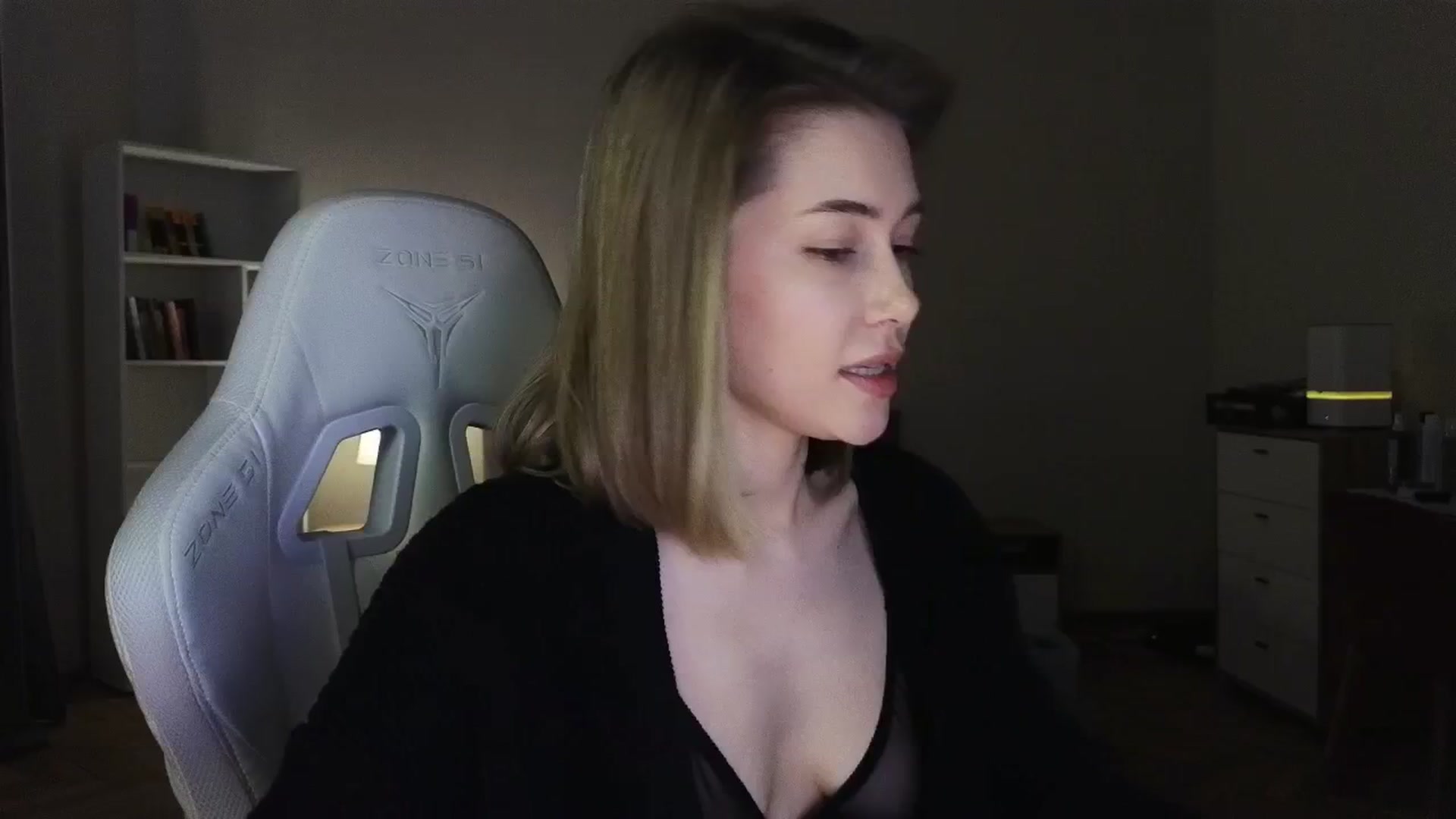 Gallery image thumbnail from KeepSpark's myfreecams stream on, 05/26/2025, 08:18 image 2 of 20