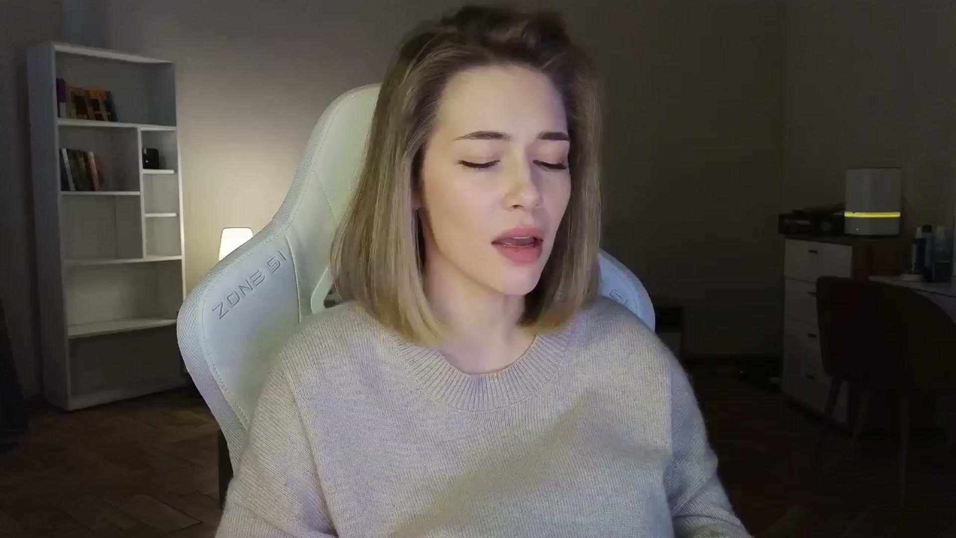 Gallery image thumbnail from KeepSpark's myfreecams stream on, 05/27/2025, 06:02 image 12 of 20