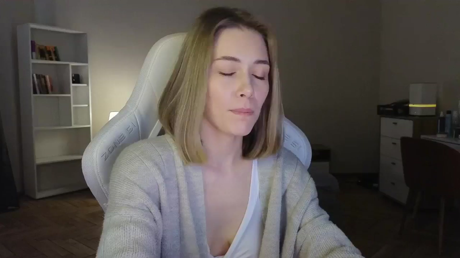 Gallery image thumbnail from KeepSpark's myfreecams stream on, 05/29/2025, 07:26 image 6 of 20