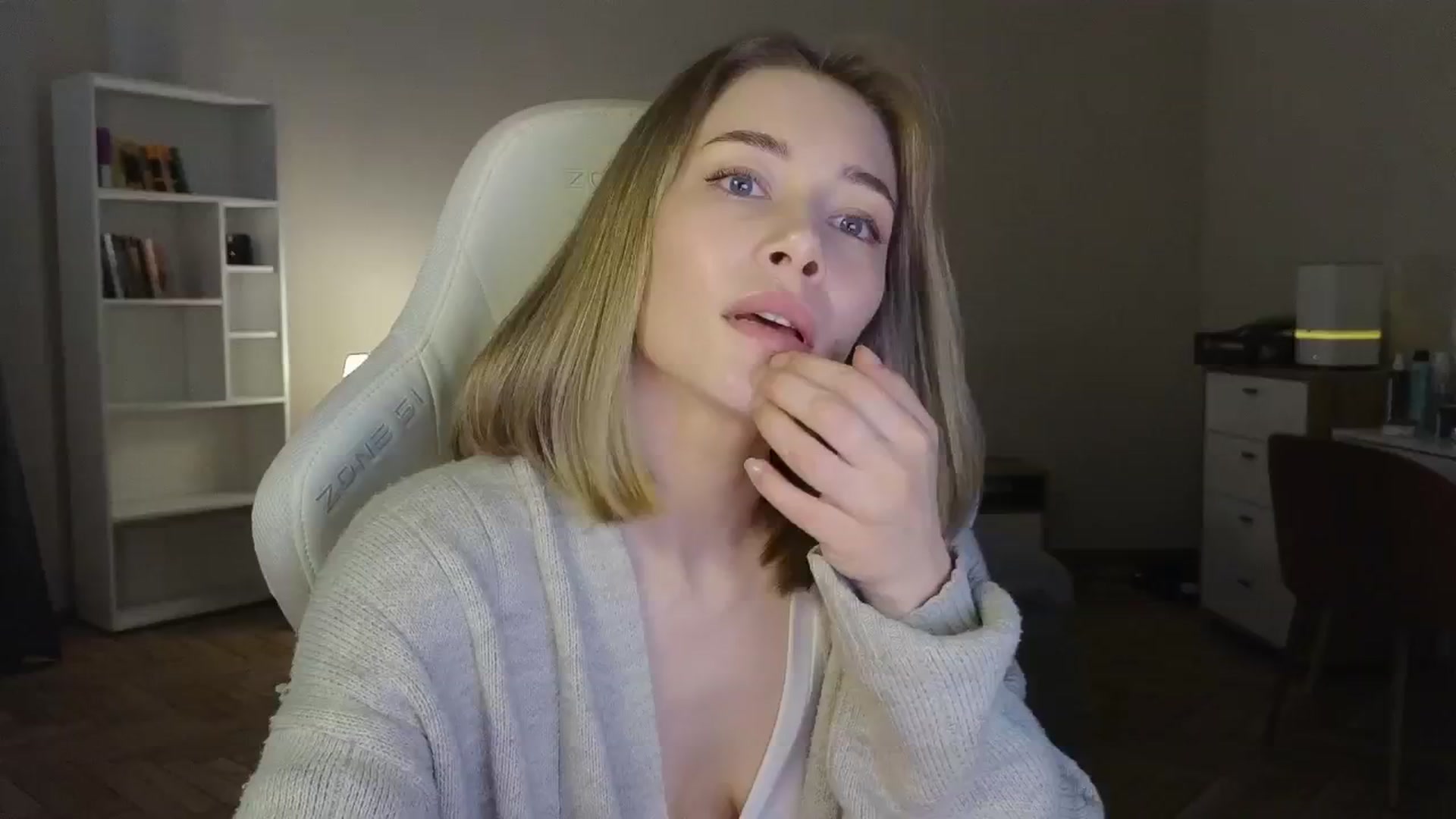Gallery image thumbnail from KeepSpark's myfreecams stream on, 05/29/2025, 07:26 image 8 of 20