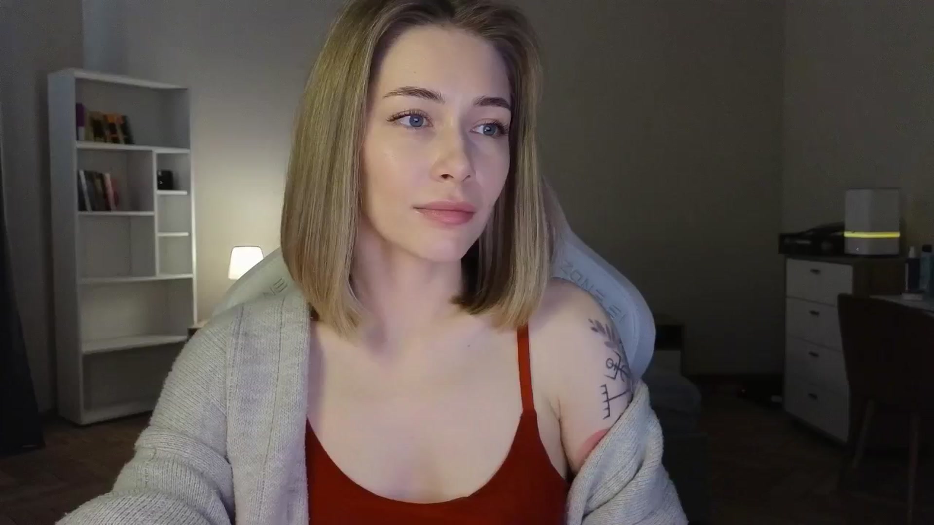 Gallery image thumbnail from KeepSpark's myfreecams stream on, 05/30/2025, 06:29 image 7 of 20