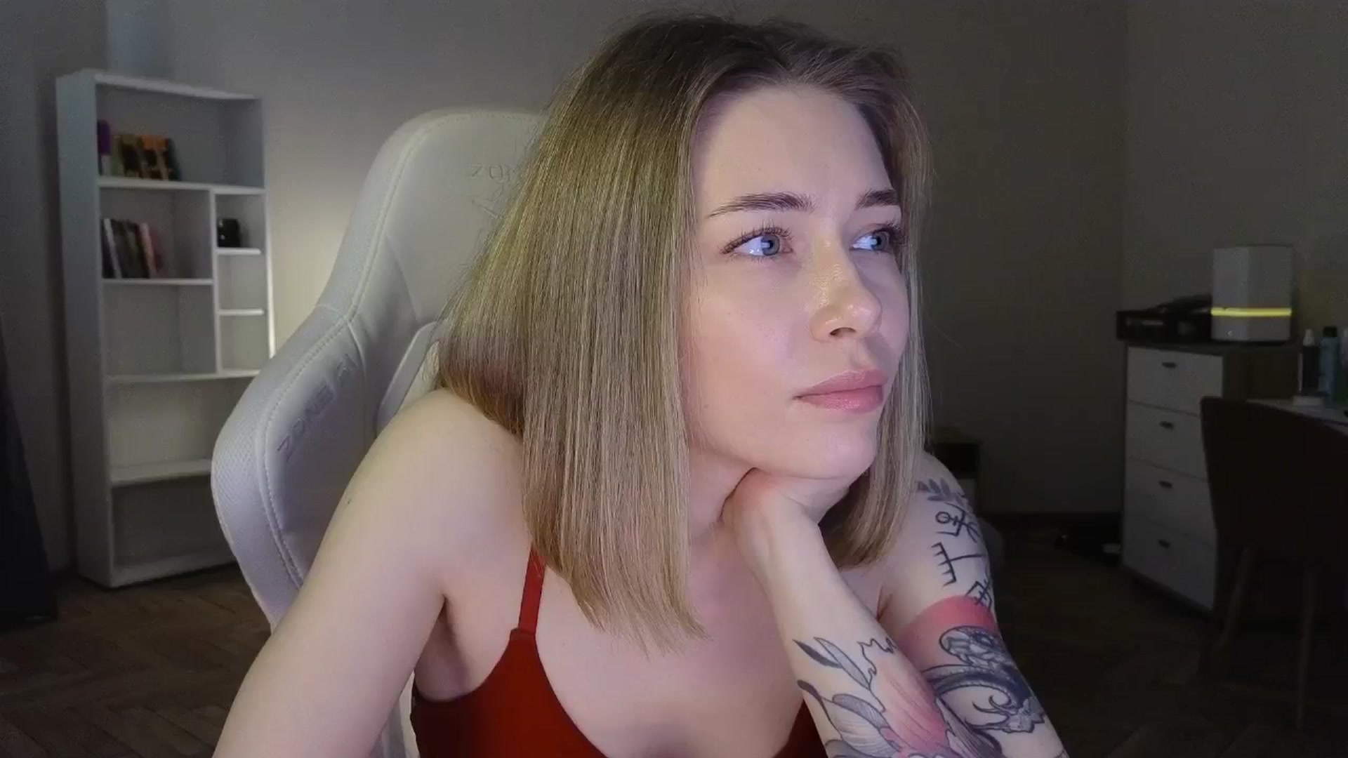 Gallery image thumbnail from KeepSpark's myfreecams stream on, 05/30/2025, 06:29 image 10 of 20