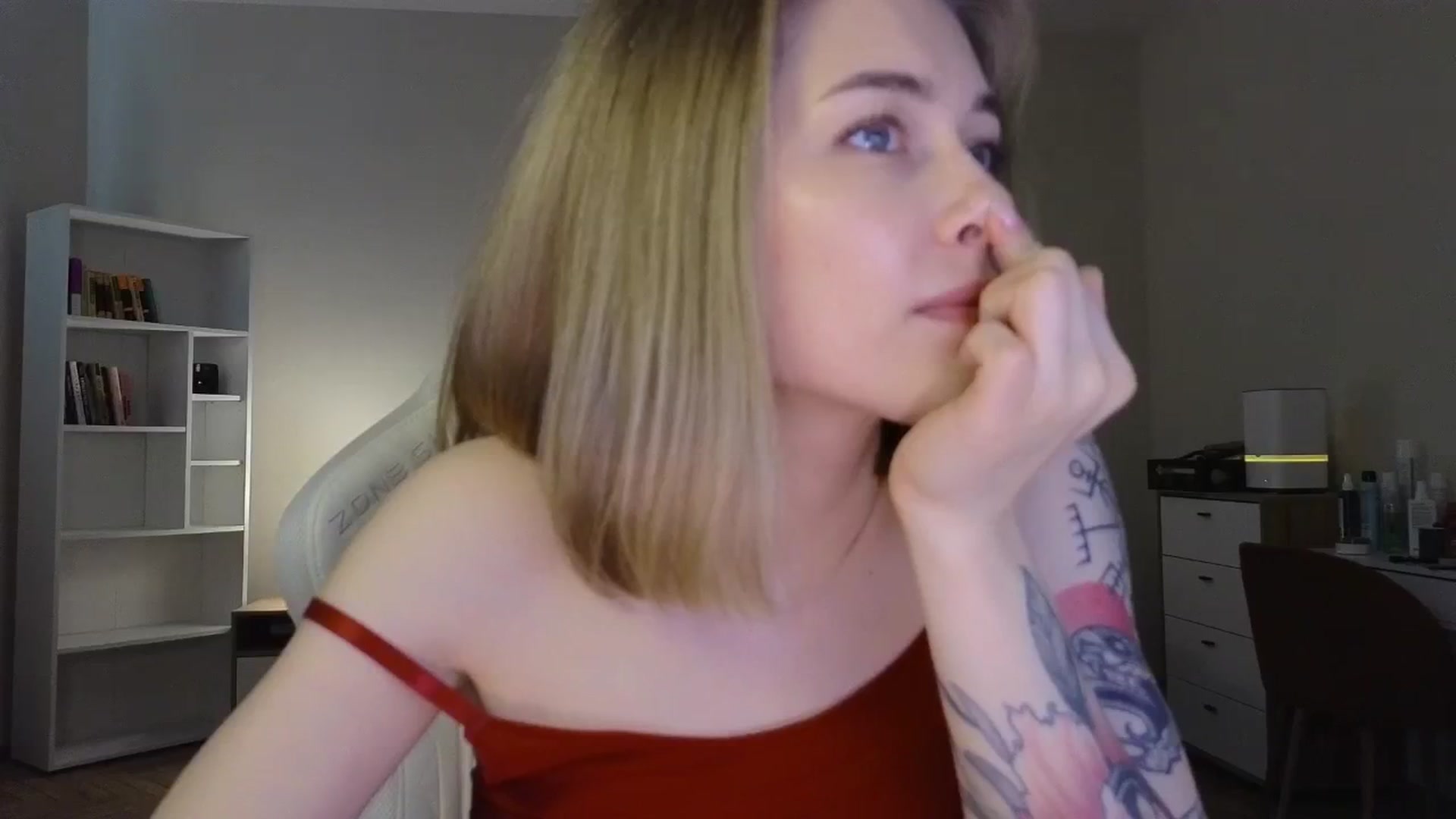 Gallery image thumbnail from KeepSpark's myfreecams stream on, 05/30/2025, 06:29 image 20 of 20