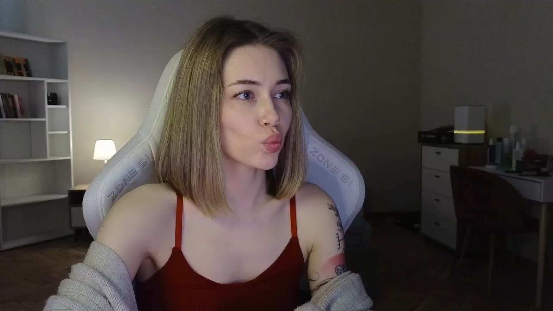 Gallery image thumbnail from KeepSpark's myfreecams stream on, 05/30/2025, 09:14 image 13 of 20