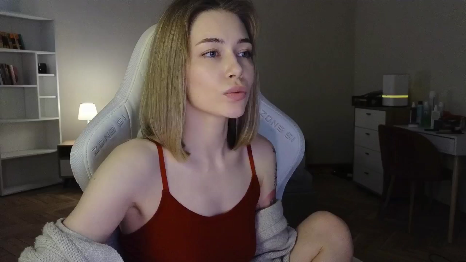 Gallery image thumbnail from KeepSpark's myfreecams stream on, 05/30/2025, 09:14 image 17 of 20