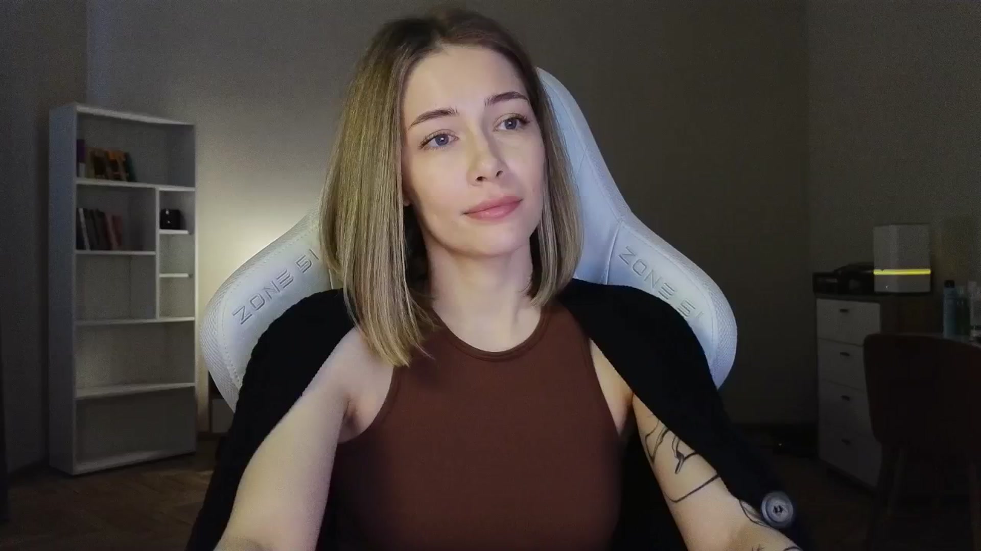 Gallery image thumbnail from KeepSpark's myfreecams stream on, 06/01/2025, 05:52 image 16 of 20