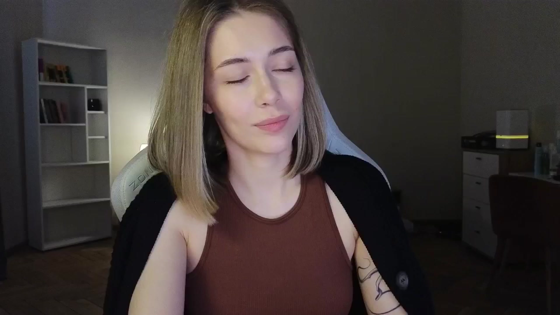 Gallery image thumbnail from KeepSpark's myfreecams stream on, 06/01/2025, 05:52 image 2 of 20