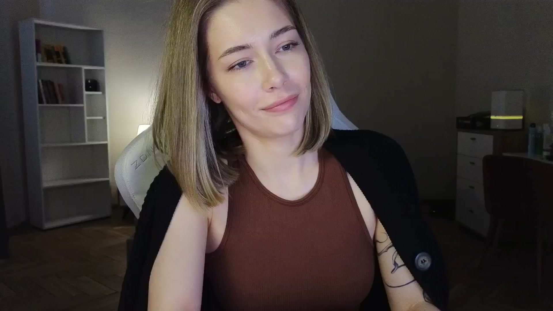 Gallery image thumbnail from KeepSpark's myfreecams stream on, 06/01/2025, 05:52 image 1 of 20