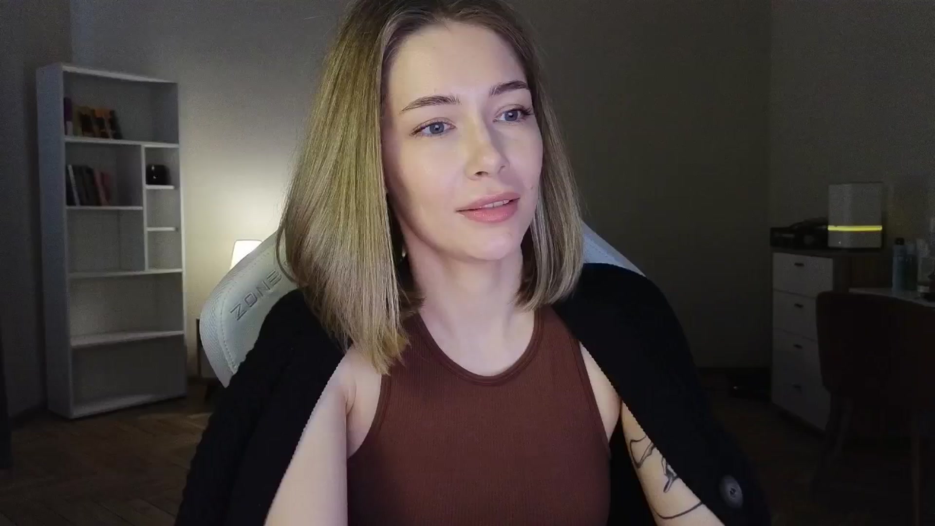 Gallery image thumbnail from KeepSpark's myfreecams stream on, 06/01/2025, 05:52 image 4 of 20