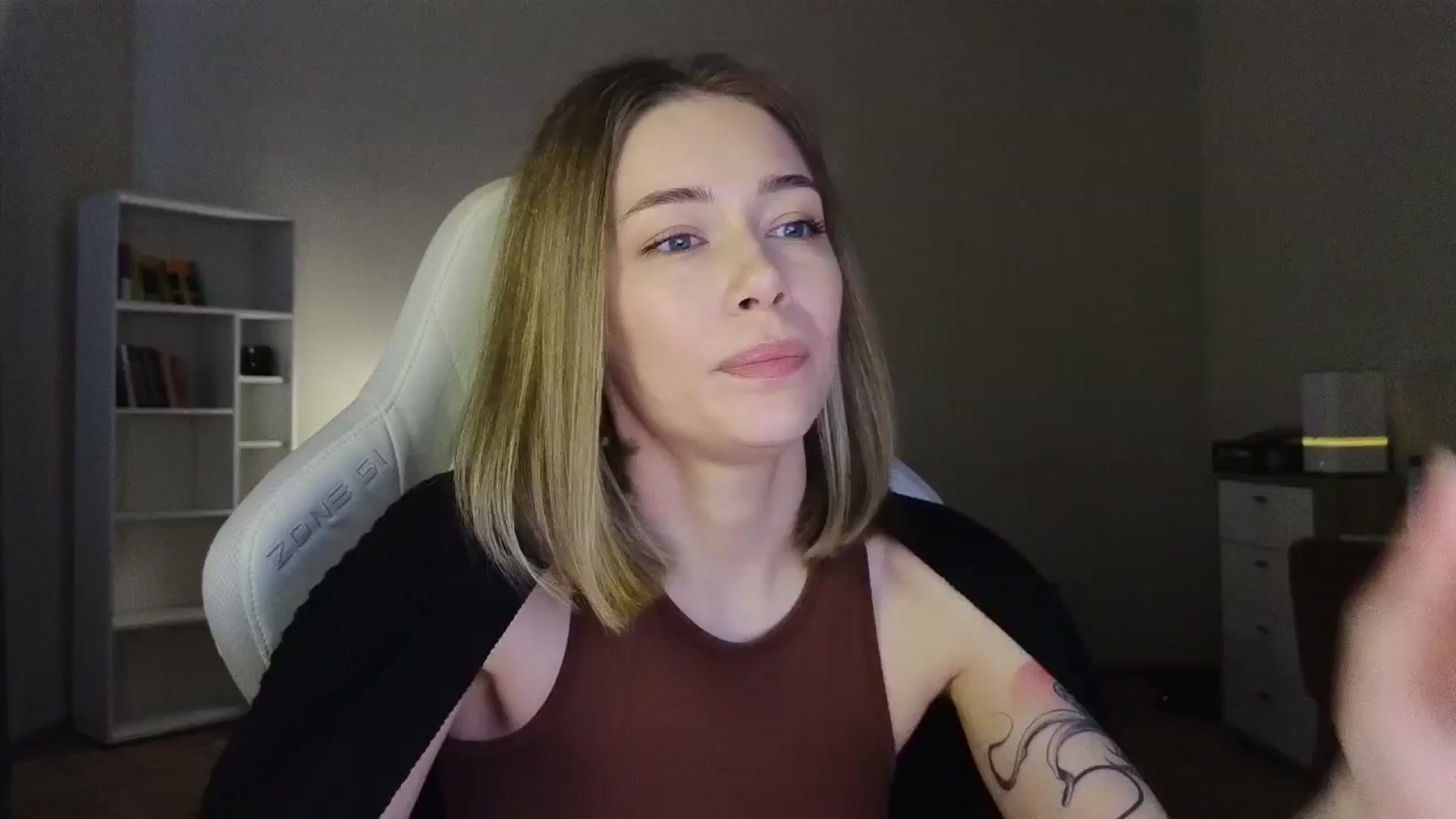 Gallery image thumbnail from KeepSpark's myfreecams stream on, 06/01/2025, 05:52 image 10 of 20