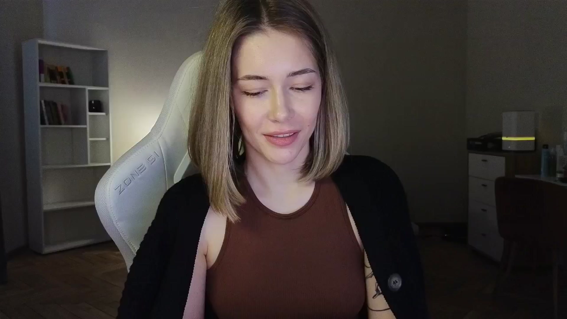 Gallery image thumbnail from KeepSpark's myfreecams stream on, 06/01/2025, 05:52 image 3 of 20