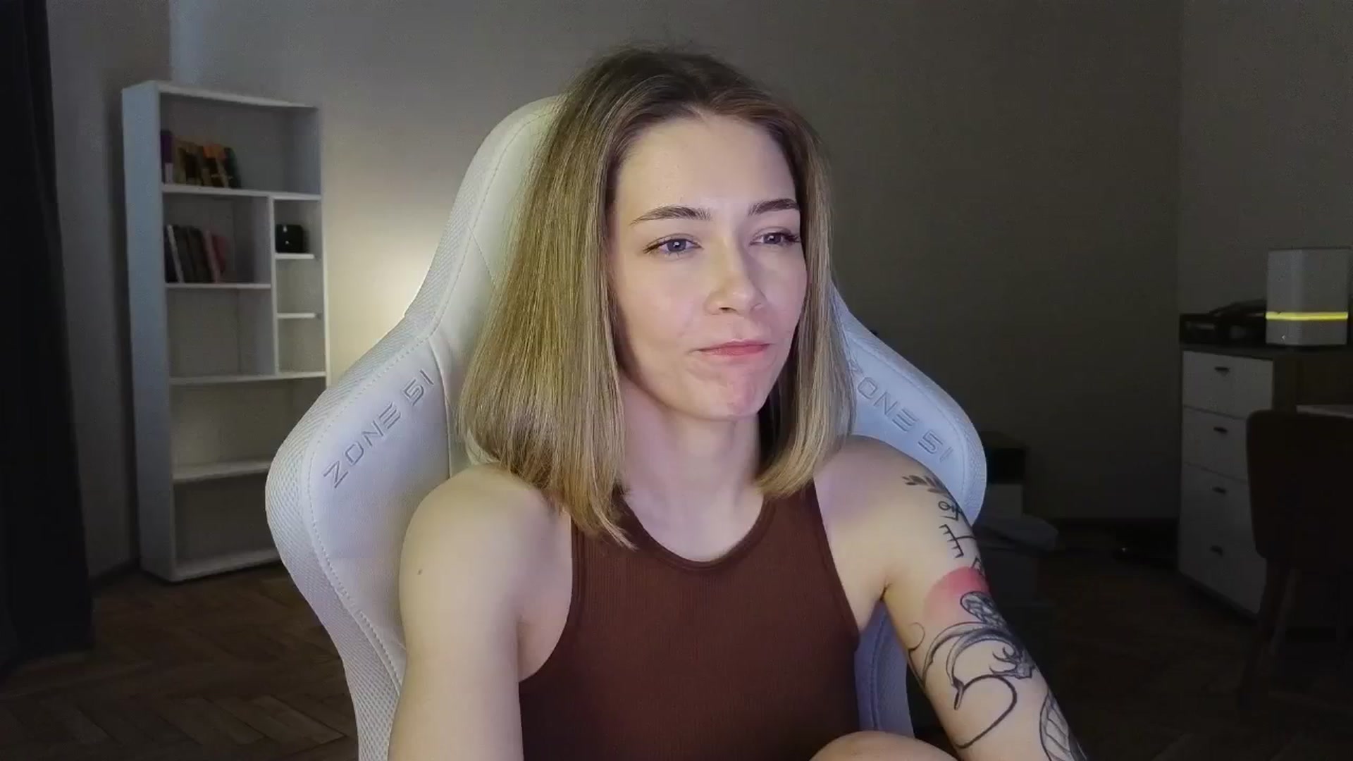 Gallery image thumbnail from KeepSpark's myfreecams stream on, 06/01/2025, 08:25 image 17 of 20